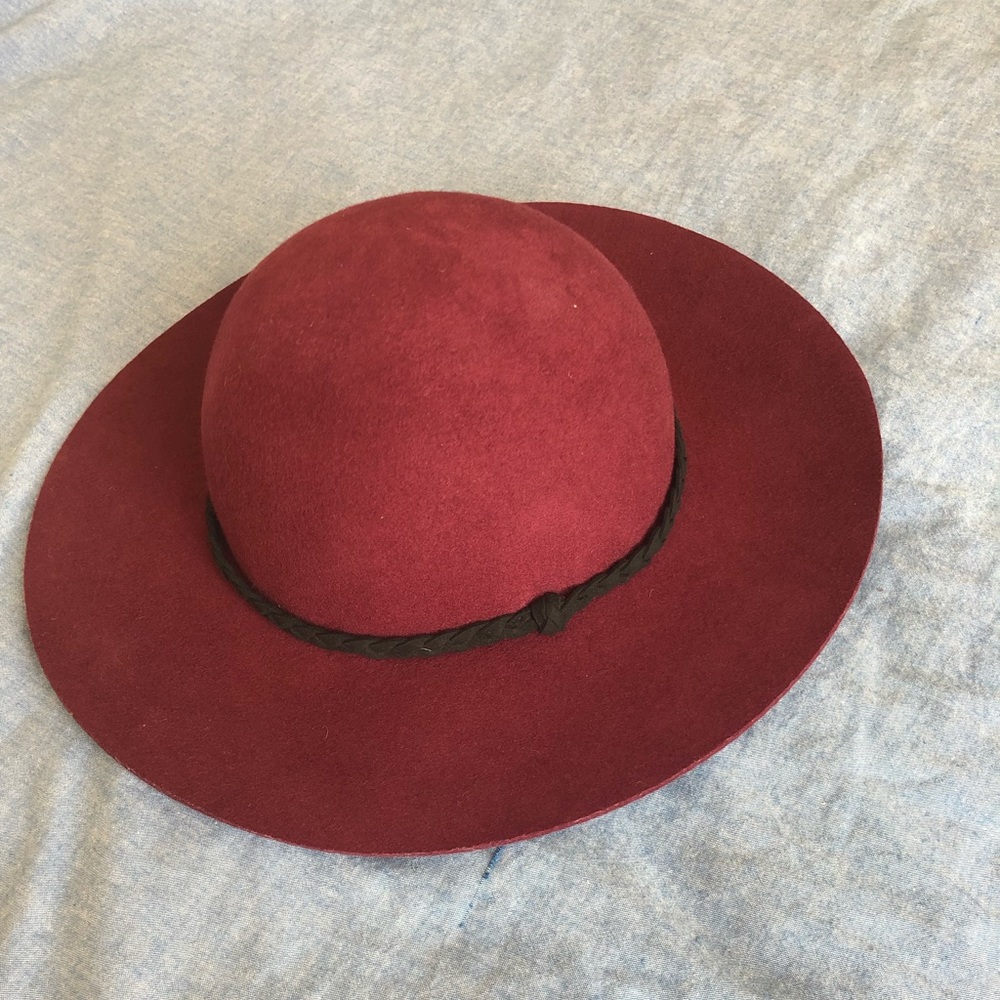 Burgendy suede hat.
